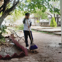 Los estudiantes cuidando del medio ambiente